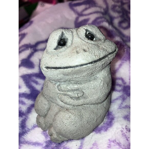 Hallmark Lou Rankin's Little Creations Ribbett Frog Fig. 1993 Stone Look Texture - Picture 1 of 7